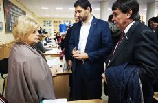 Сергей Цеков и Андрей Козенко наблюдают за ходом выборов в Донецкой народной республике