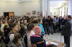 «Разноцветный мир»: выставка в честь 75-летия Симферопольской детской  художественной школы