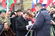 Парламент Луганской народной республики наградил медалью председателя Русской общины Крыма Сергея Цекова
