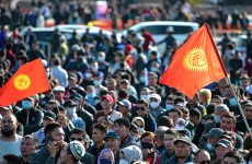 В Совфеде заявили о переходе власти в Киргизии в руки толпы