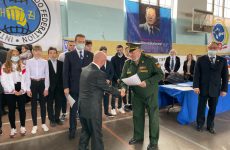 Валерий Ильичёв наградил тренеров и победителей соревнований по тхэквондо