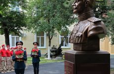 Памятники генералу Брусилову и маршалу Рокоссовскому открыли в Симферополе