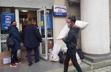 В Крыму «Единая Россия» открыла первые пункты приема гуманитарной помощи для беженцев из Донбасса
