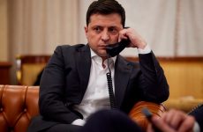 Сенатор заявил, что Украиной сейчас управляют военные, а не Зеленский