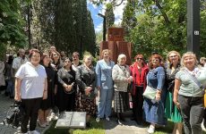 В Ялте открыли памятник армянскому и русскому алфавитам