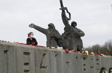 Сергей Аксёнов заявил о готовности установить в Крыму памятник советским воинам, который демонтируют в Риге