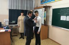 Сергей Цеков наградил крымского школьника медалью «За проявленное мужество»