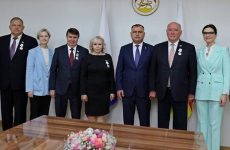 Делегация Совета Федерации встретилась с Президентом Южной Осетии Аланом Гаглоевым
