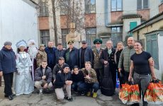 Сергей Цеков вместе с крымскими общественниками поздравили с Новым годом военных, находящихся на лечении в Симферопольском военном госпитале