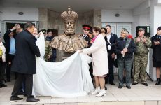 На территории Ялтинской школы №11 открыт бюст российскому императору Александру III