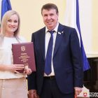 Сергей Цеков вручил крымчанам награды в честь Дня России
