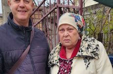 Представители Джанкойской городской организации Русской общины Крыма поздравили с Днём матери Галину Коберник