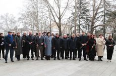 Представители крымской власти и общественности отметили День защитника Республики Крым